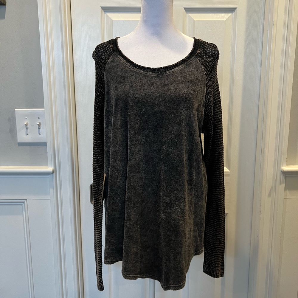 Gray/black tunic long sleeve top. Size medium